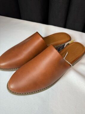 Universal Threads Brown Mule Slides Shoe W/Small Heel Size 11 NWT